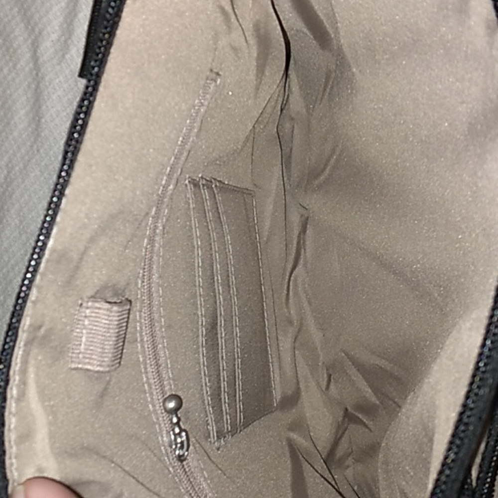 Nwot Baggallini crossbody/sling bag - Picture 5 of 6